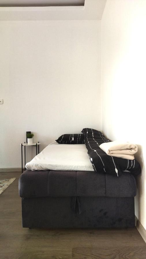 Home Mia Airport Podgorica Extérieur photo