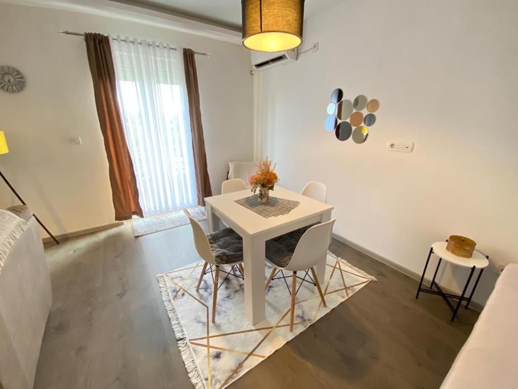 Home Mia Airport Podgorica Extérieur photo