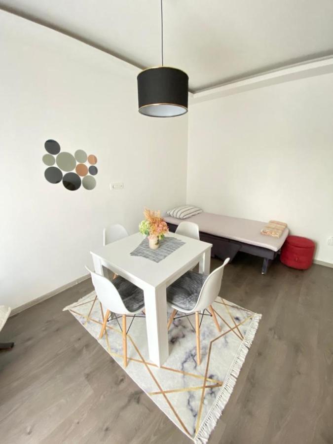 Home Mia Airport Podgorica Extérieur photo