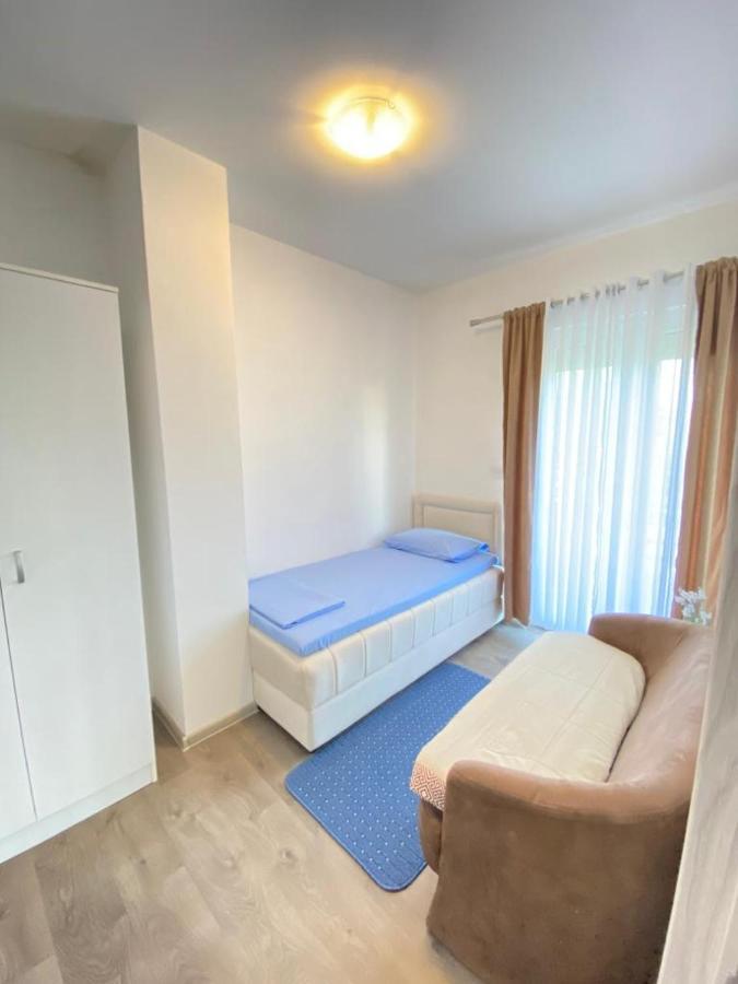 Home Mia Airport Podgorica Extérieur photo
