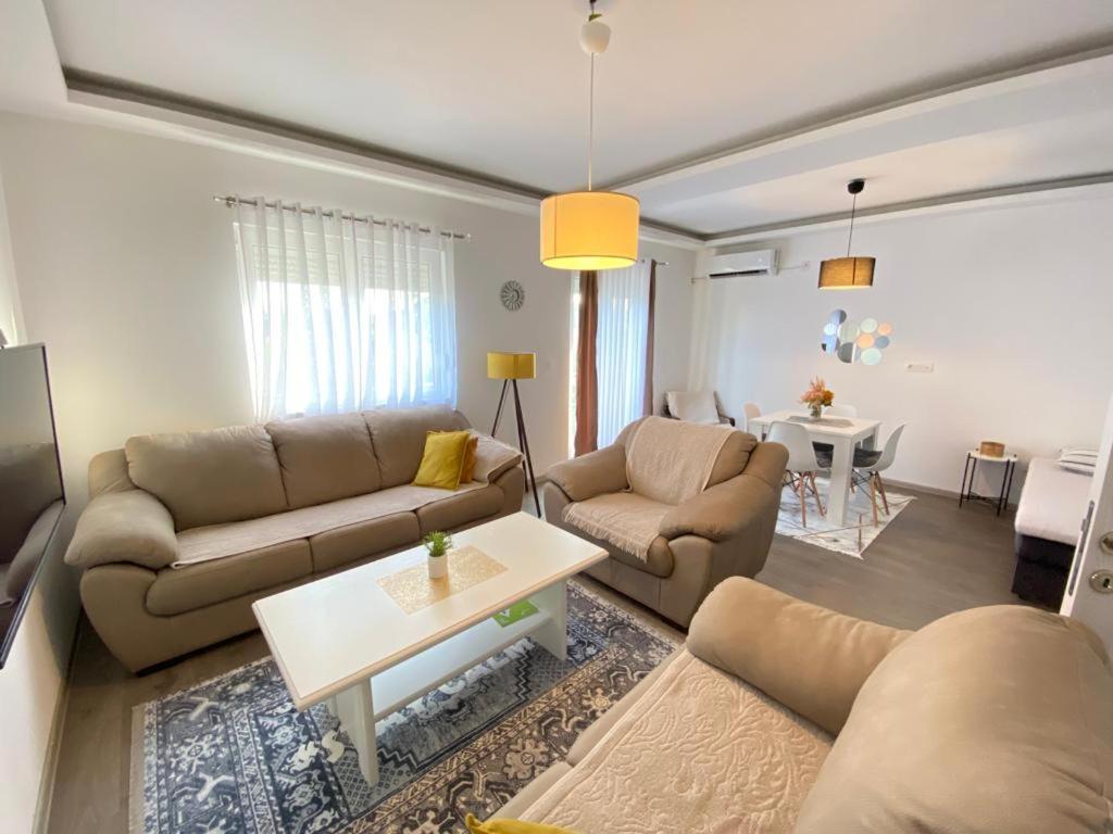 Home Mia Airport Podgorica Extérieur photo
