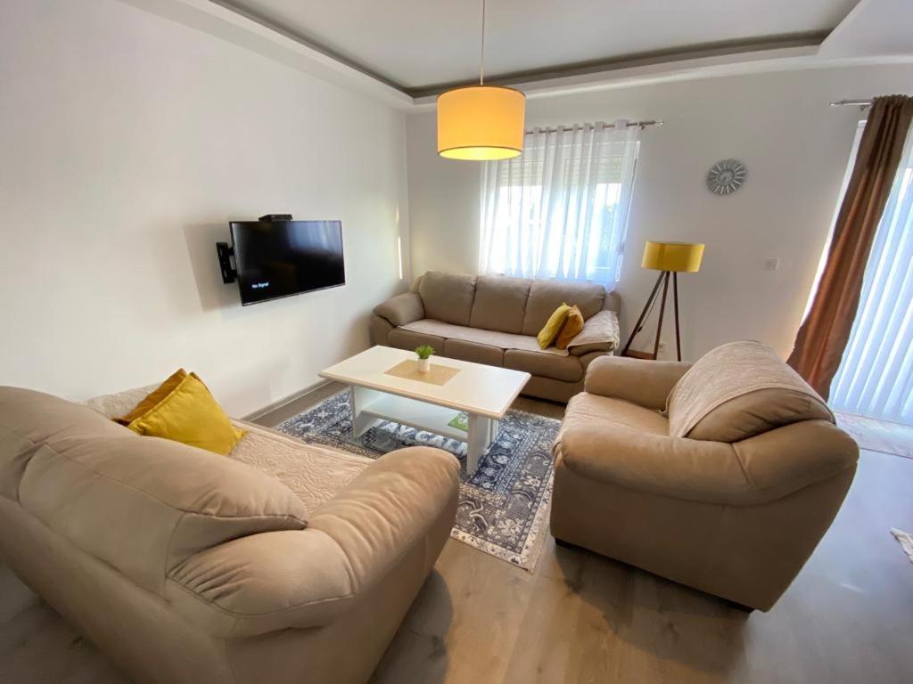 Home Mia Airport Podgorica Extérieur photo
