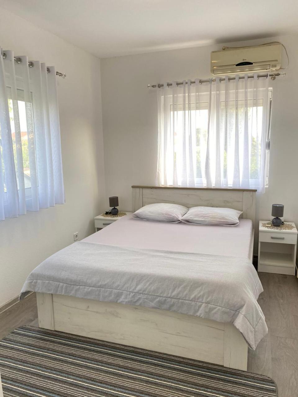 Home Mia Airport Podgorica Extérieur photo