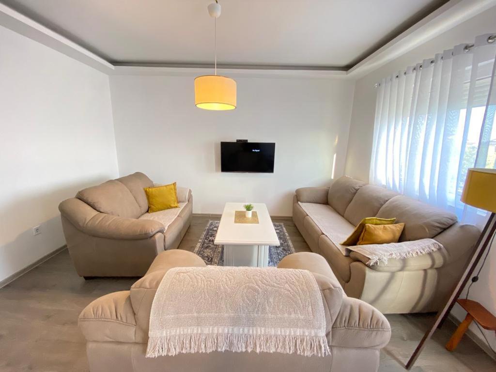 Home Mia Airport Podgorica Extérieur photo