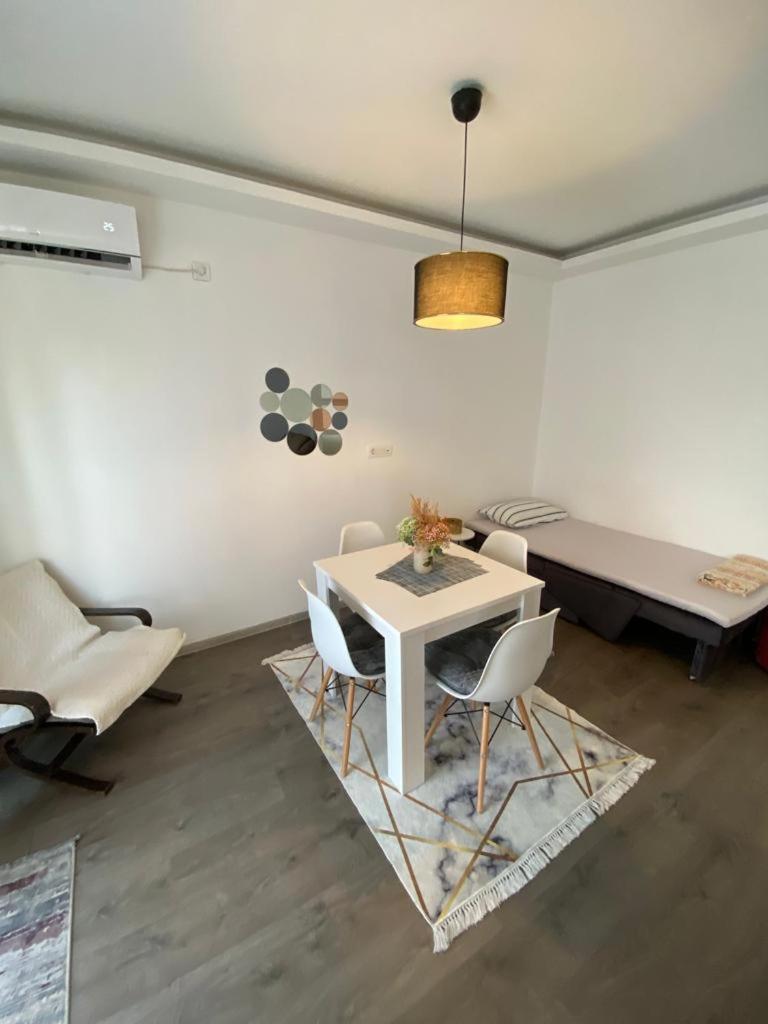 Home Mia Airport Podgorica Extérieur photo