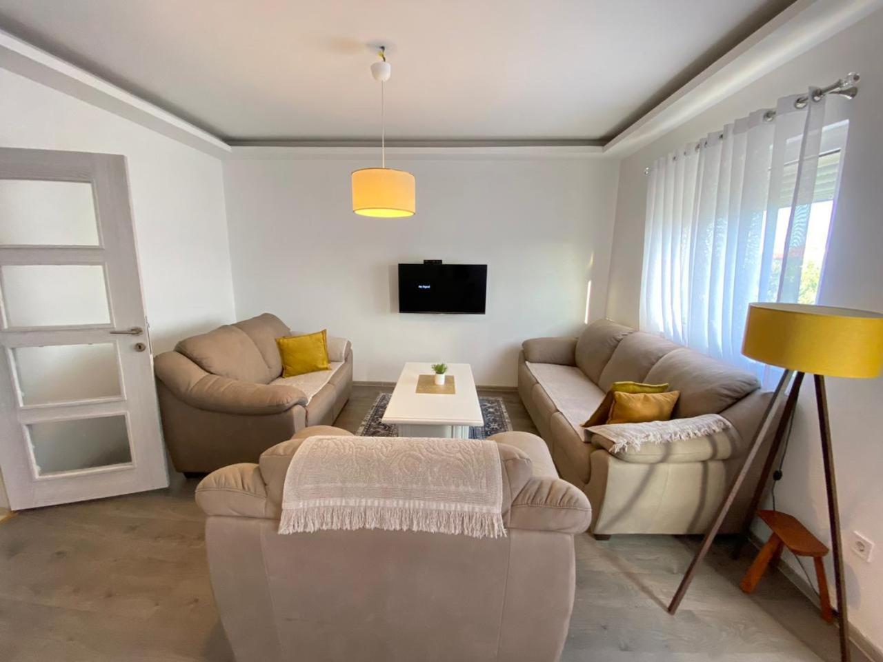 Home Mia Airport Podgorica Extérieur photo