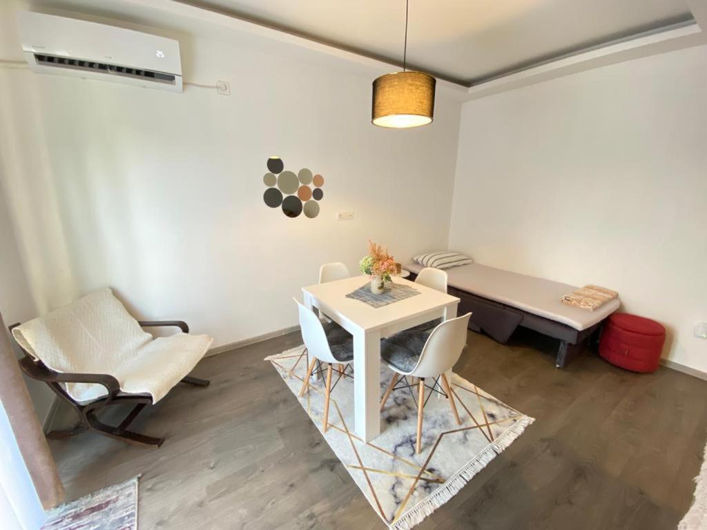 Home Mia Airport Podgorica Extérieur photo