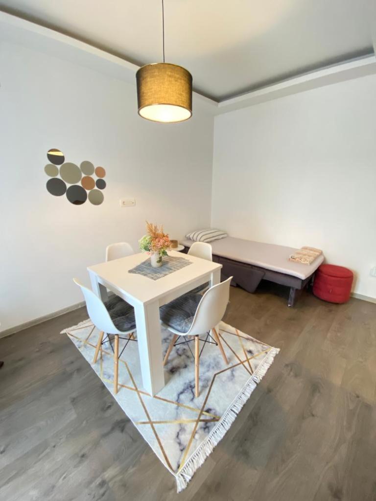 Home Mia Airport Podgorica Extérieur photo