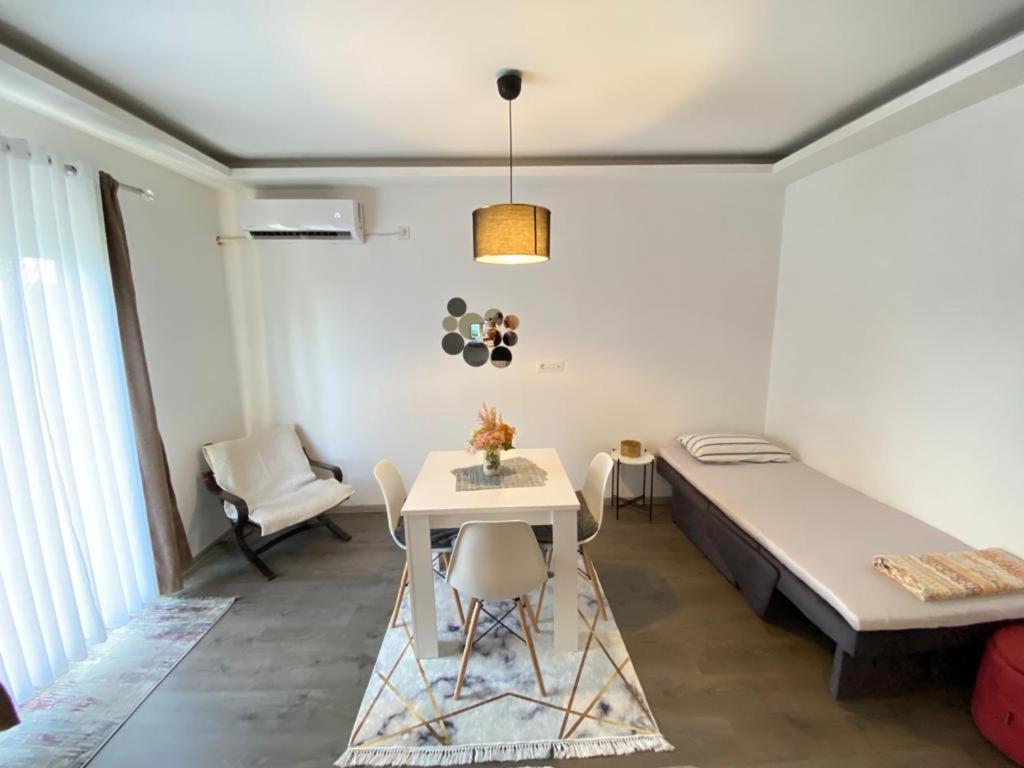 Home Mia Airport Podgorica Extérieur photo
