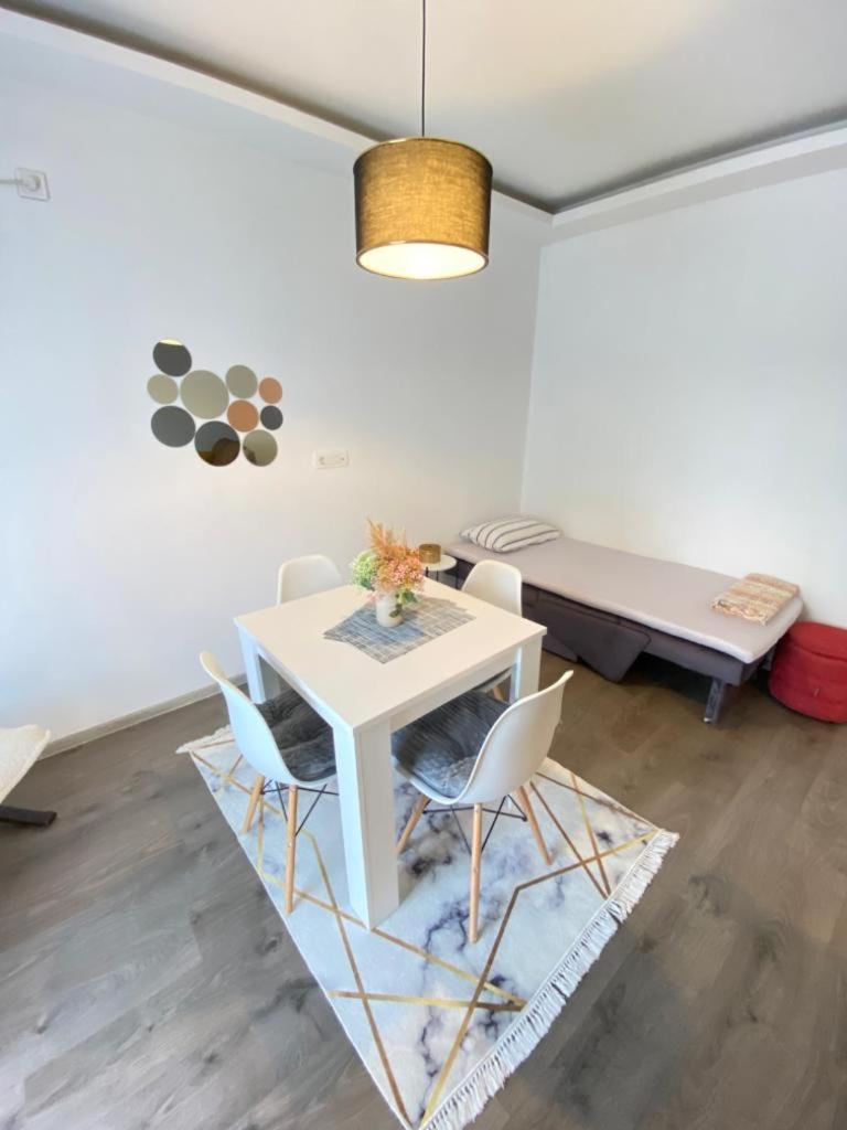 Home Mia Airport Podgorica Extérieur photo