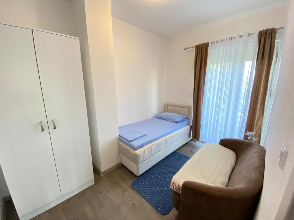 Home Mia Airport Podgorica Extérieur photo