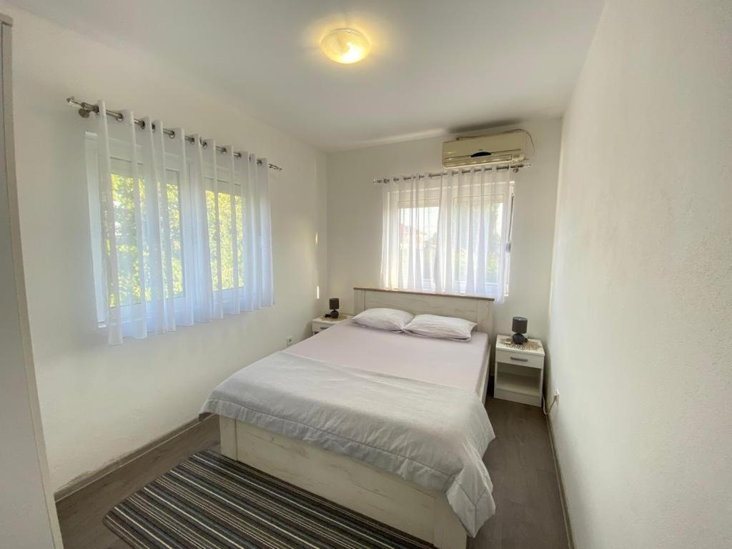 Home Mia Airport Podgorica Extérieur photo